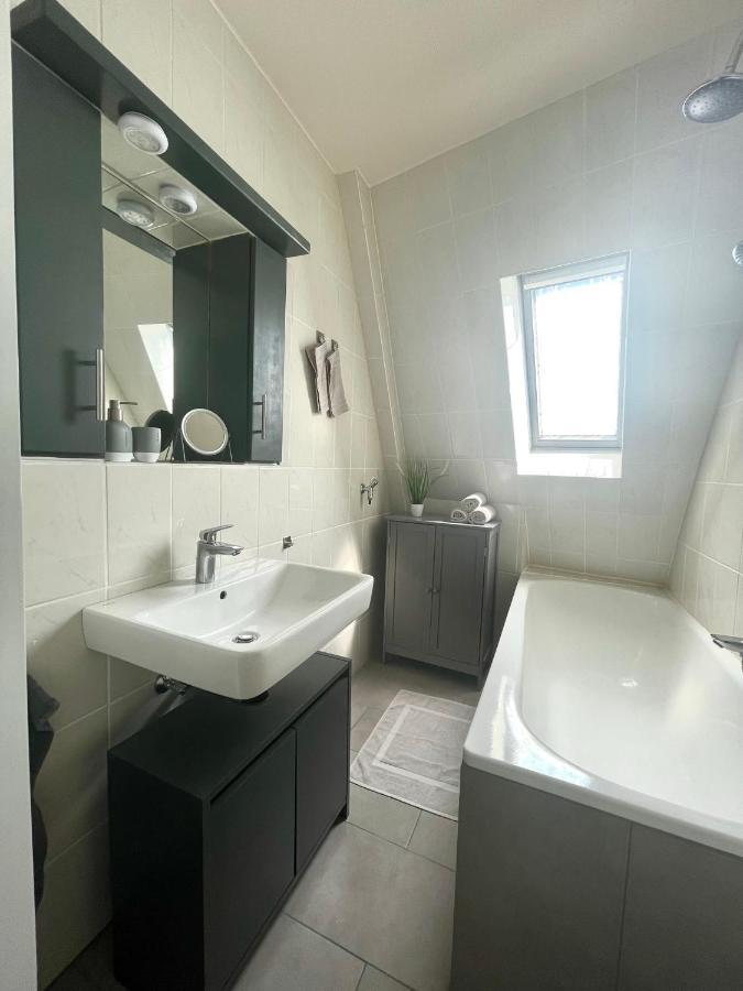 City Apartment, Ferienwohnung 3 Zkdb, Balkon, Dachgeschoss, Naehe Duesseldorf Krefeld Exterior foto